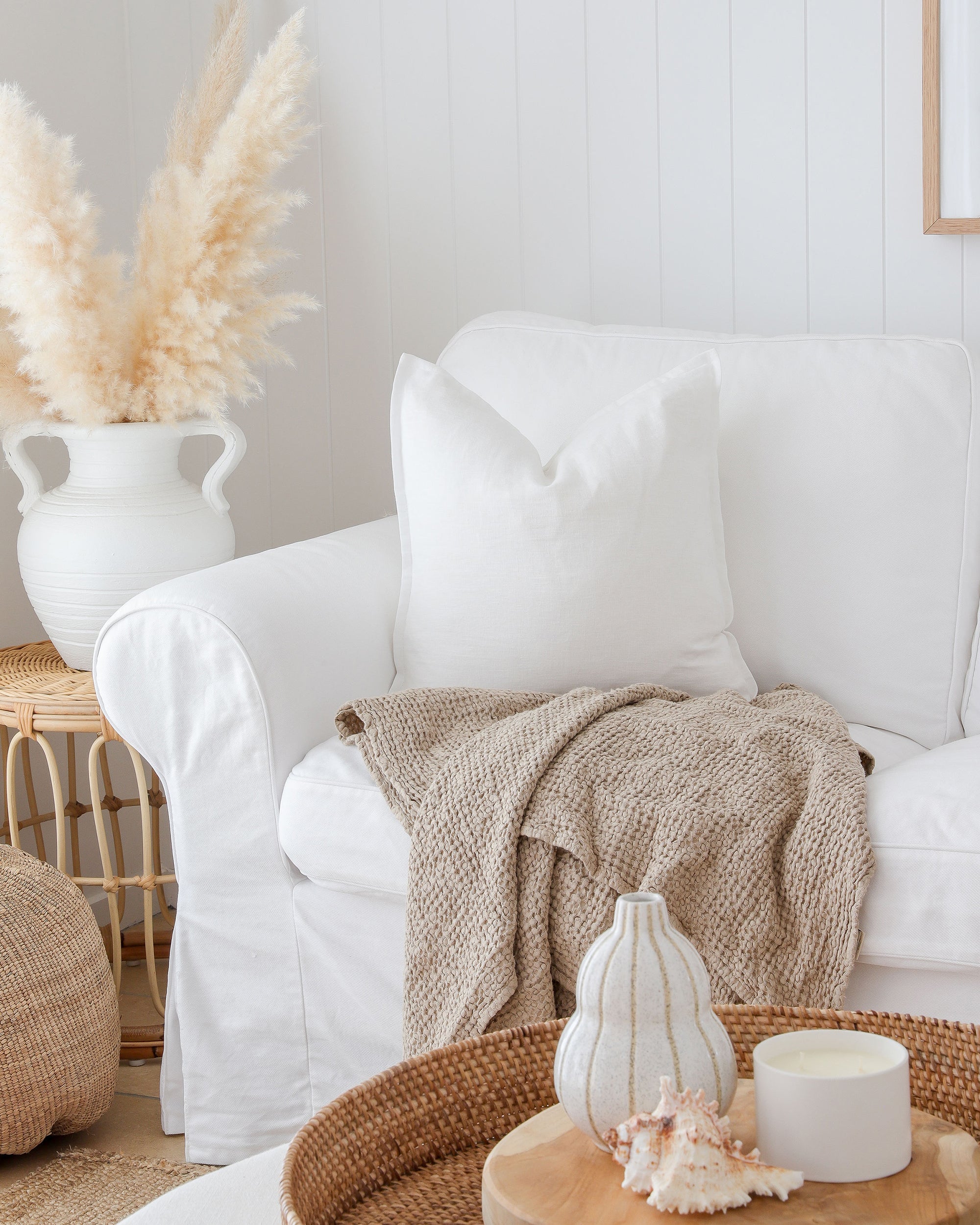 Deco pillow cover with buttons
