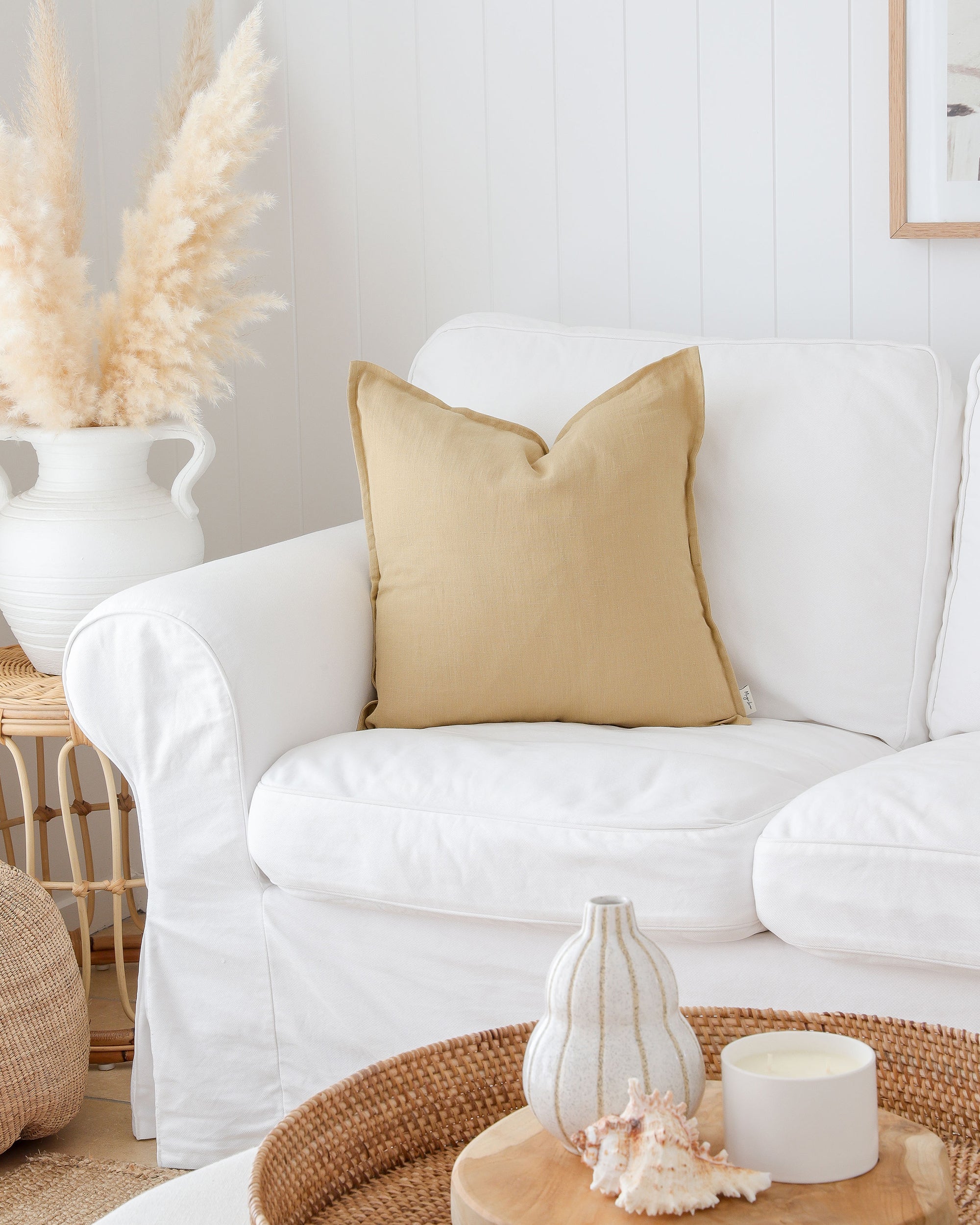 Deco pillow cover with buttons