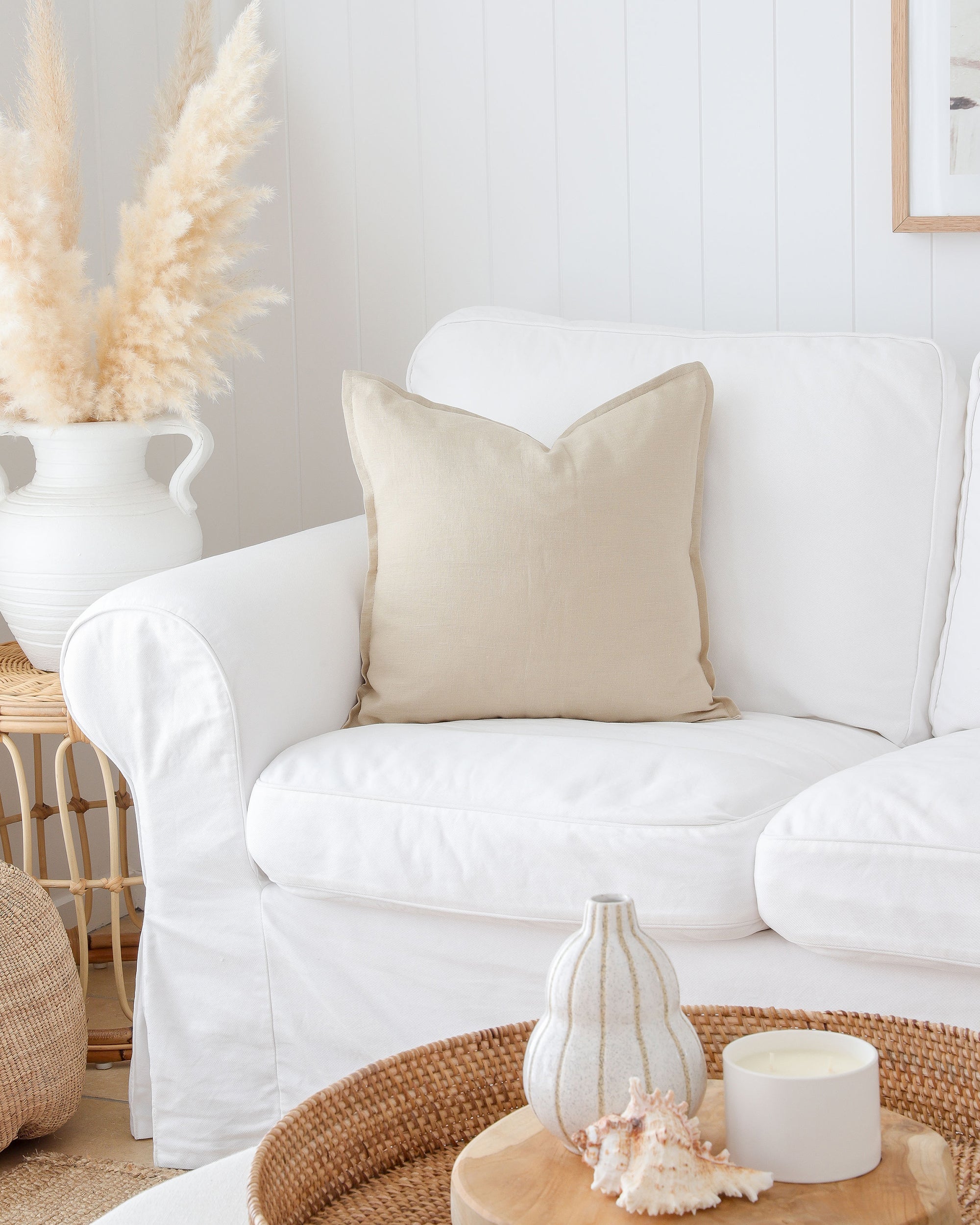 Deco pillow cover with buttons