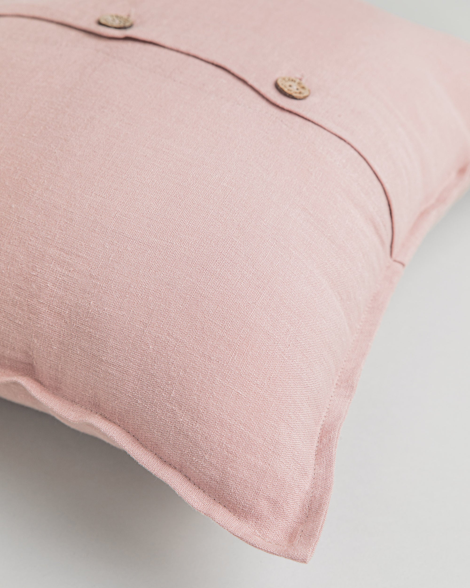 Deco pillow cover with buttons