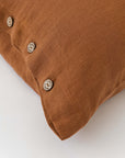 Linen pillowcase with buttons