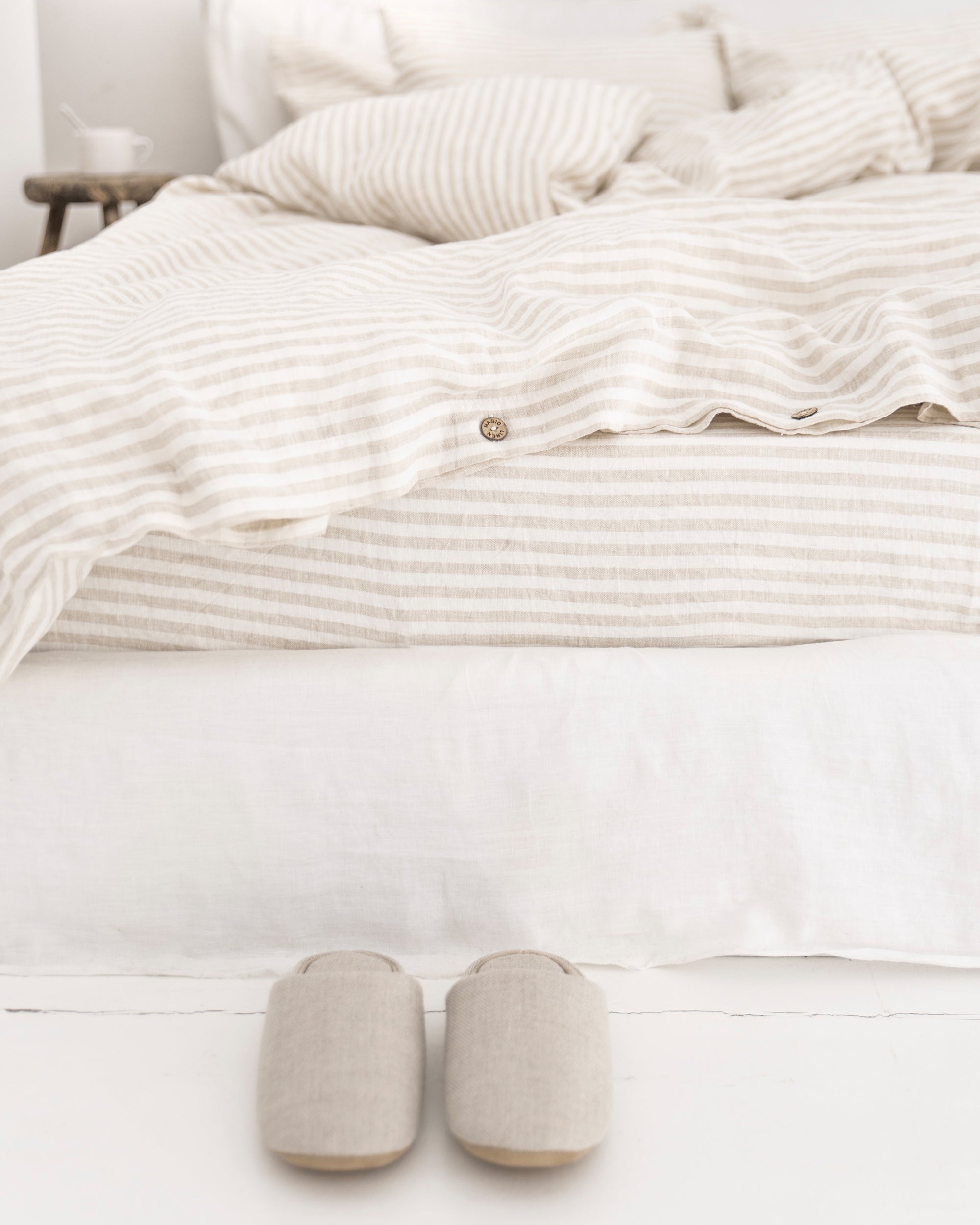 Striped in natural linen fitted sheet