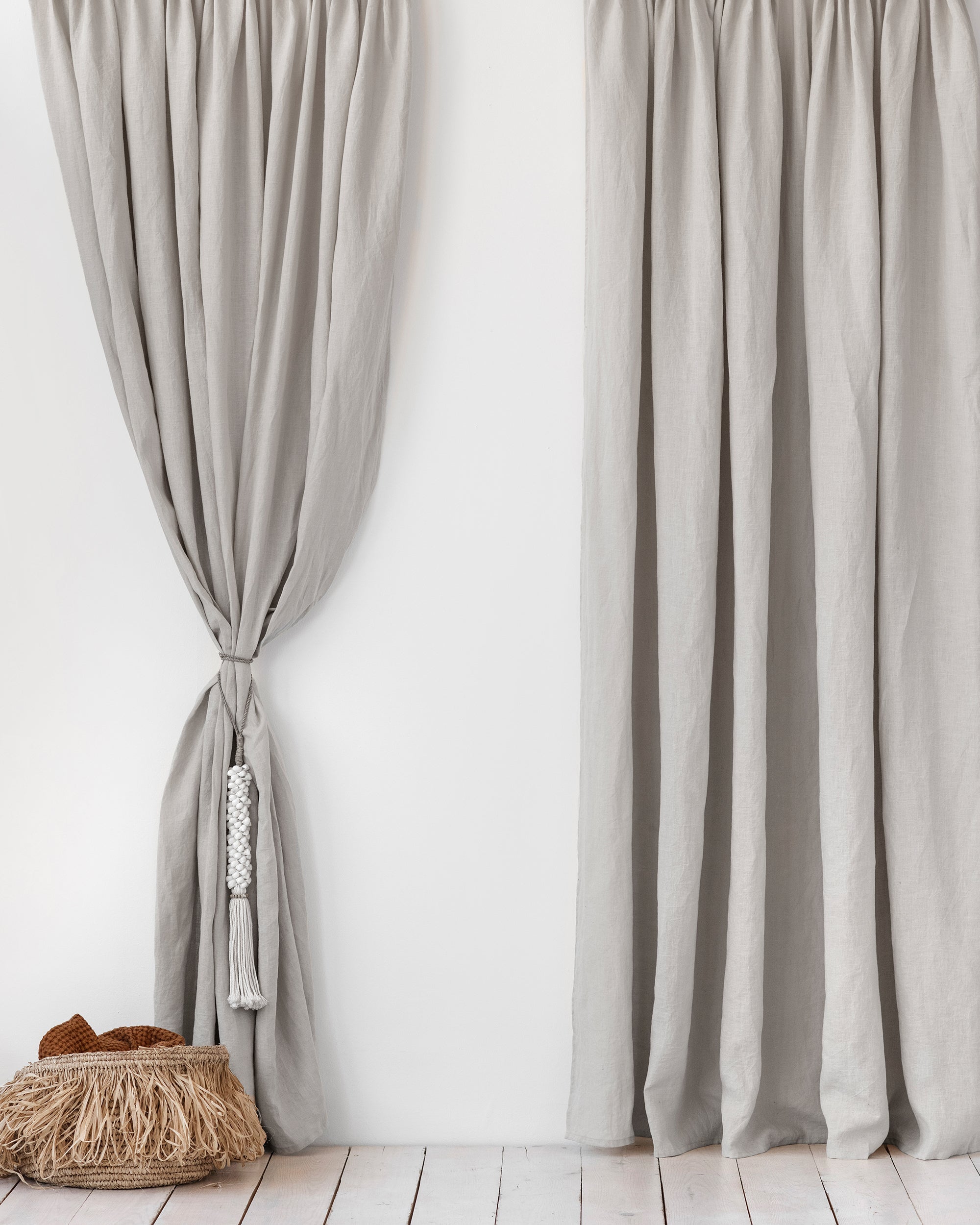 Pencil pleat linen curtain panel (1 pcs) in Light gray