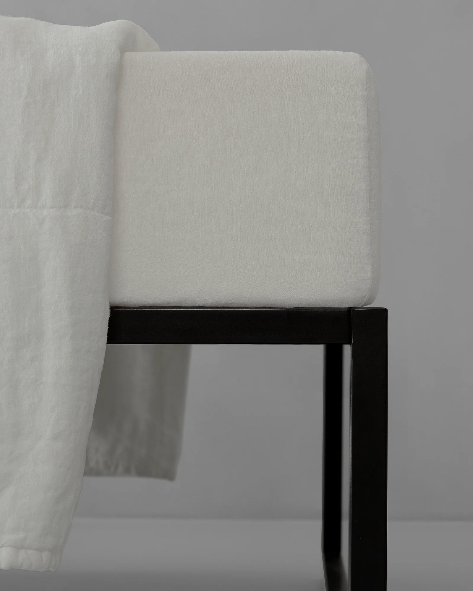 Rem Collection: Mastice/Bianca Queen Bedding Bundle