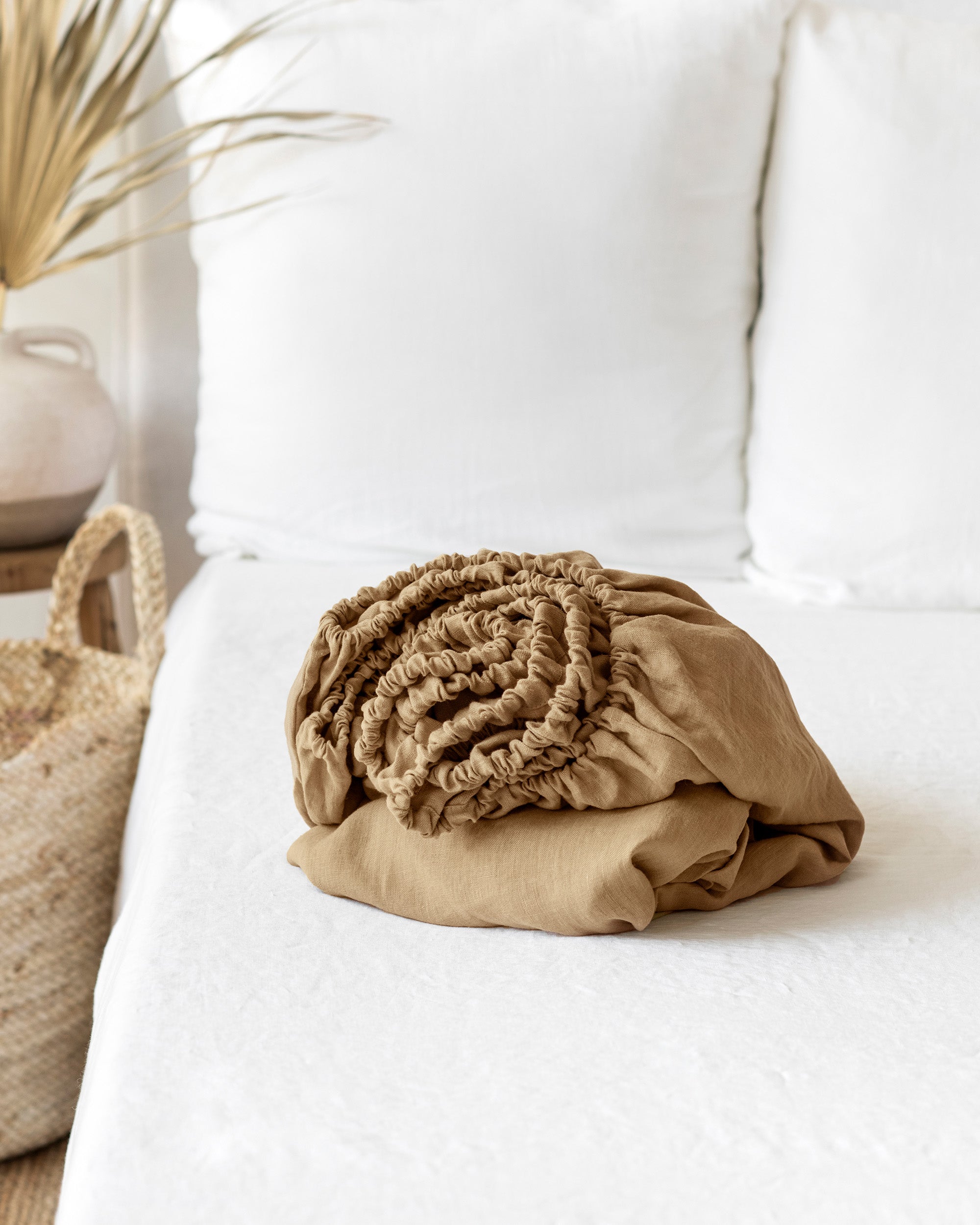 Latte linen fitted sheet