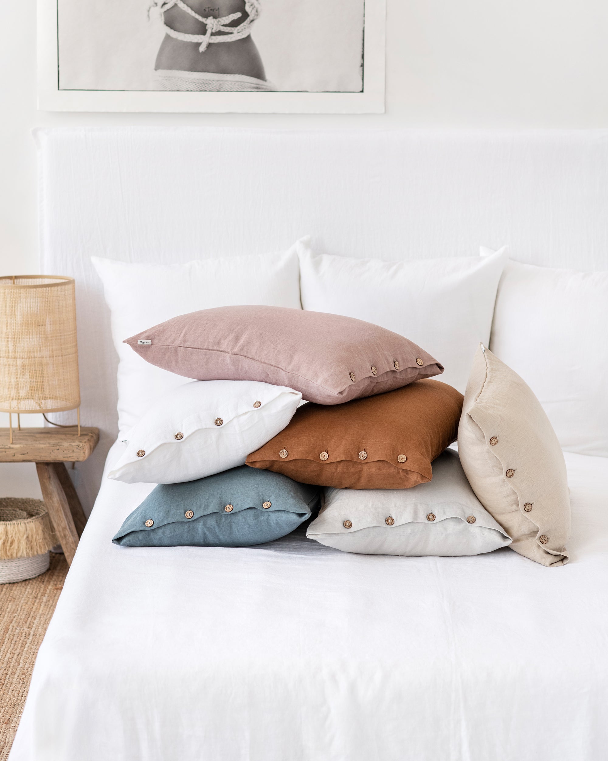 Linen pillowcase with buttons