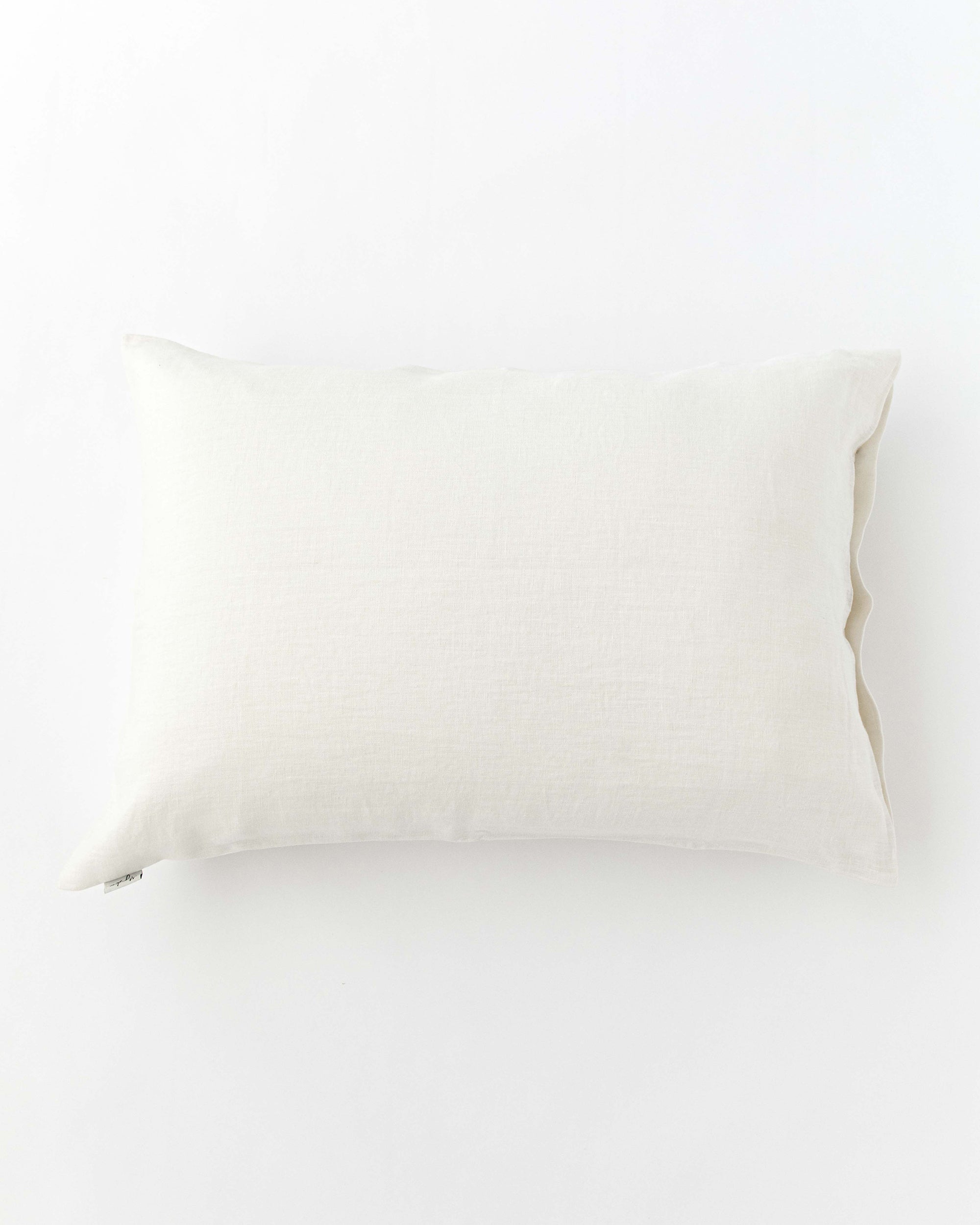 Linen pillowcase with buttons