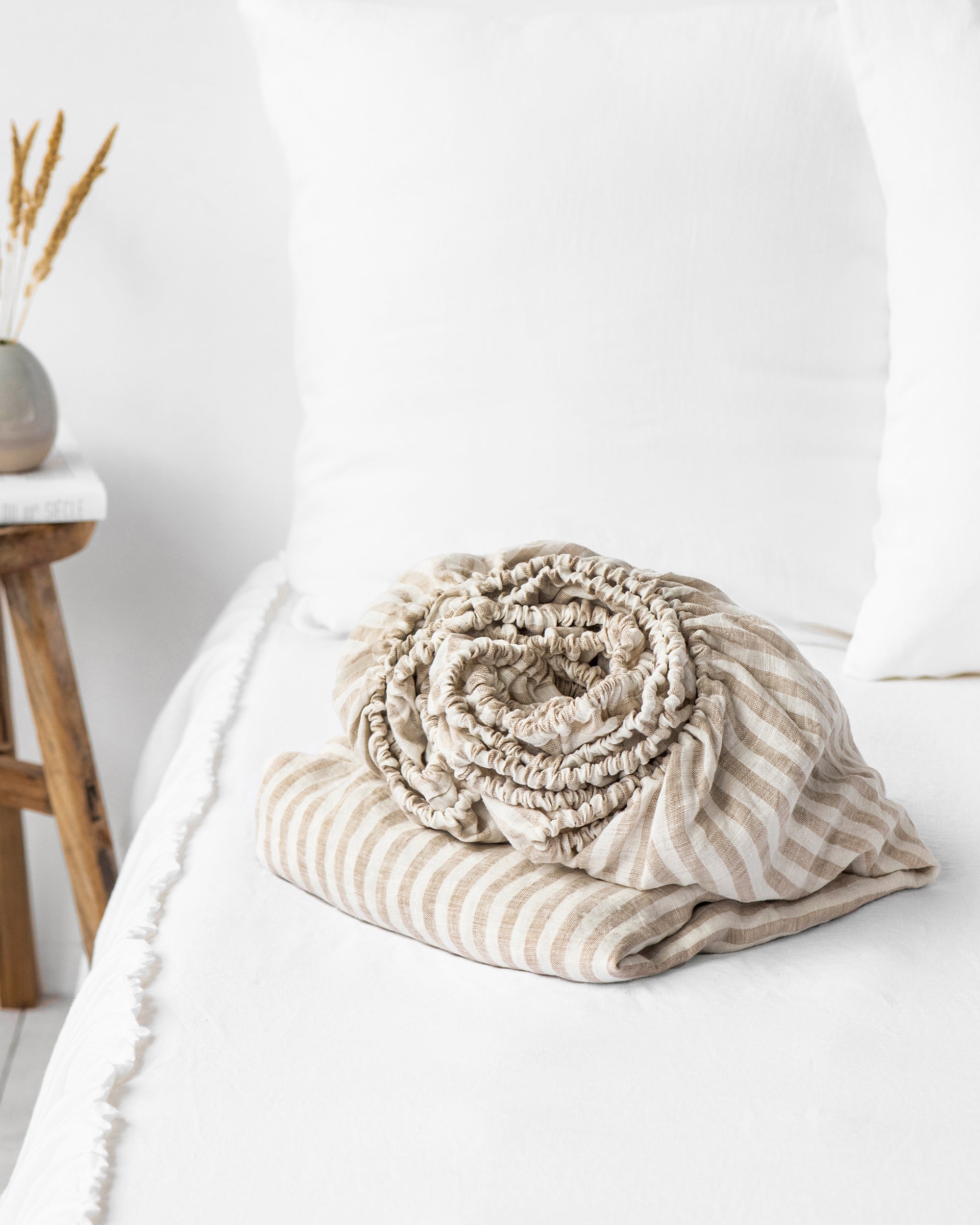Striped in natural linen fitted sheet