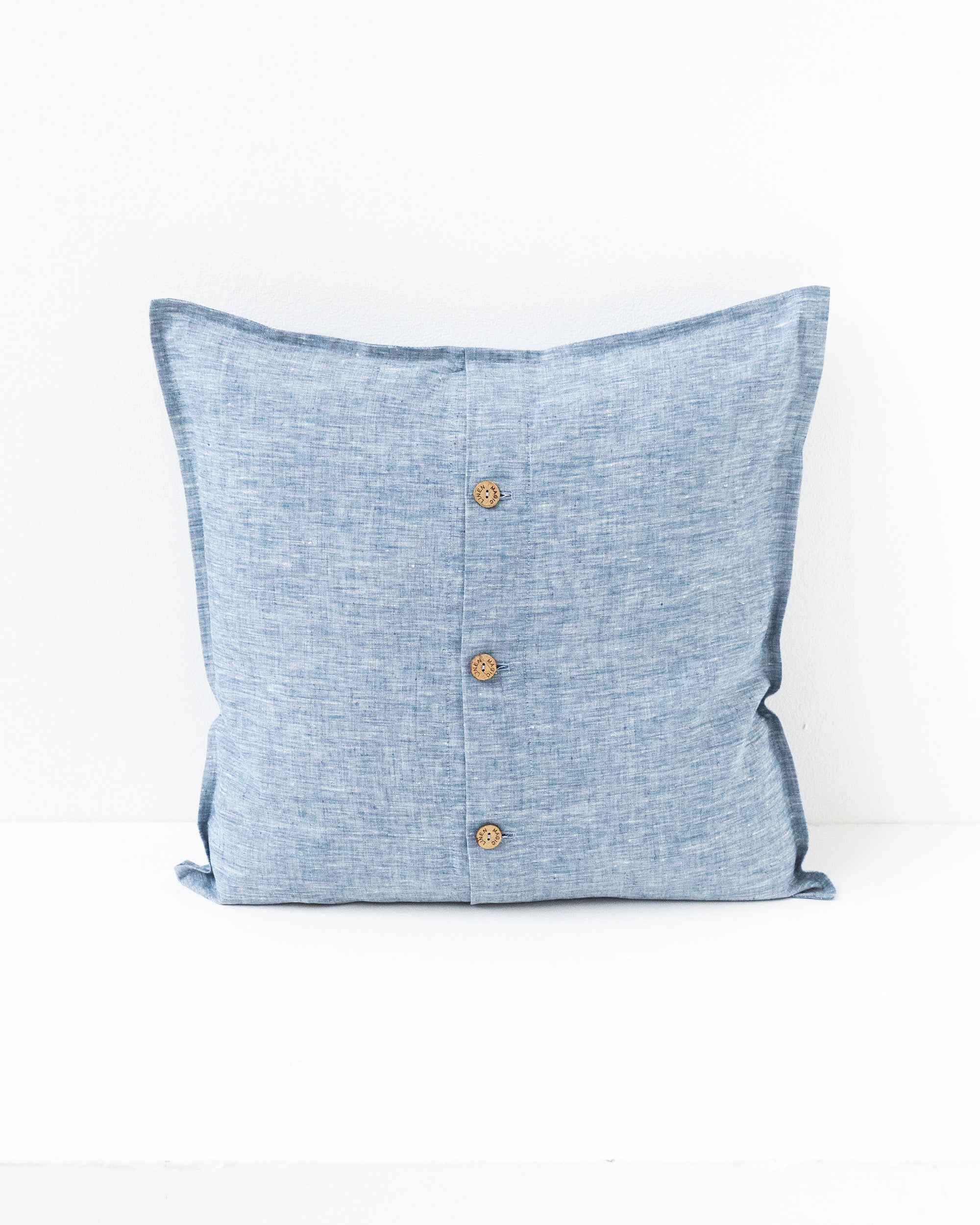 Pillow cover with buttons in Blue melange