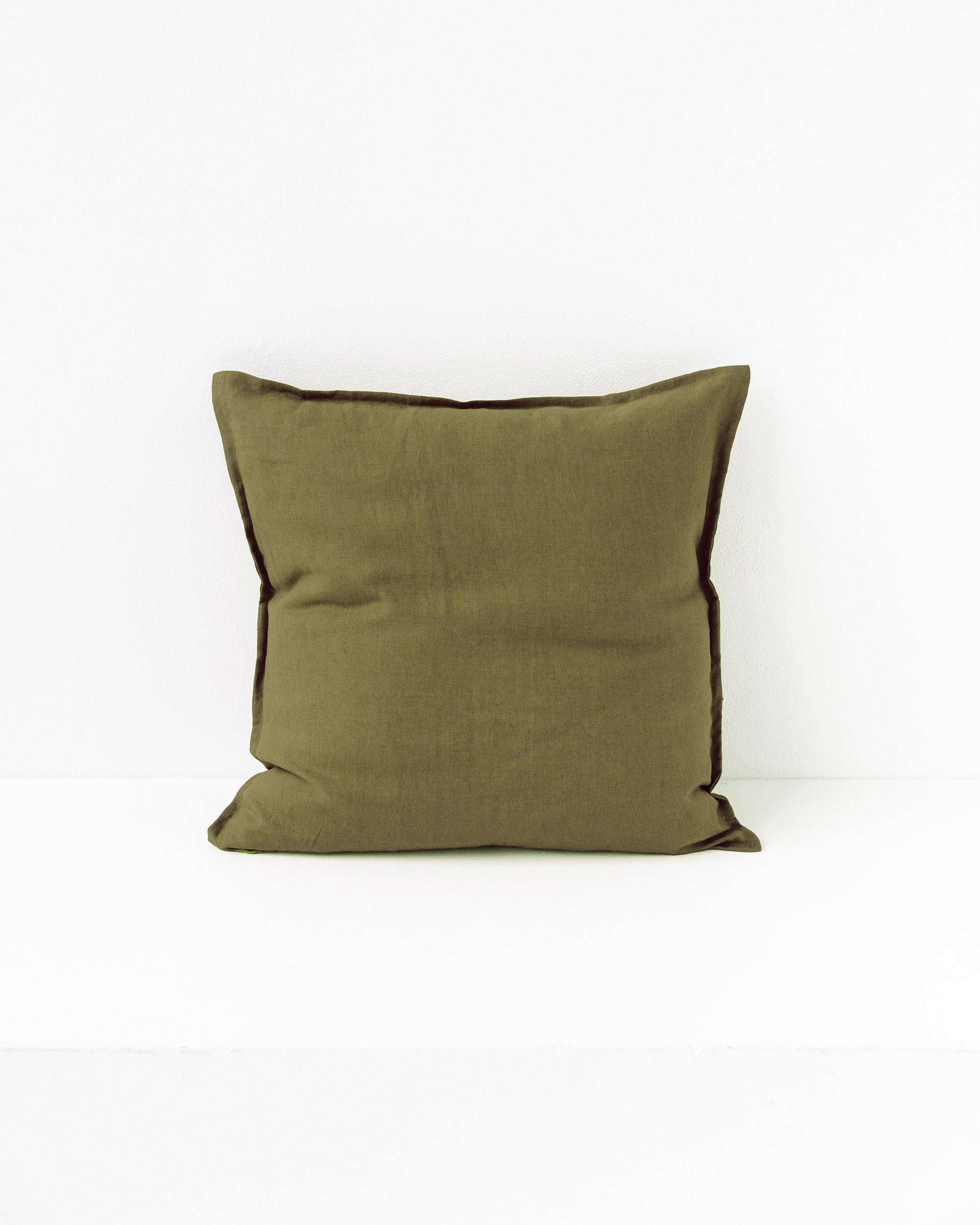 Pillow cover with buttons in Olive green